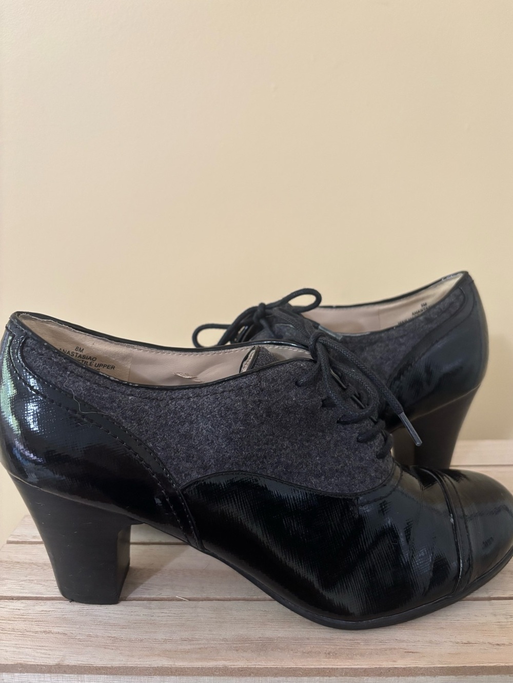 Nine West| Black Patent & Grey Felt Anastasiao Lace-Up Heeled Oxford Pumps Sz 8